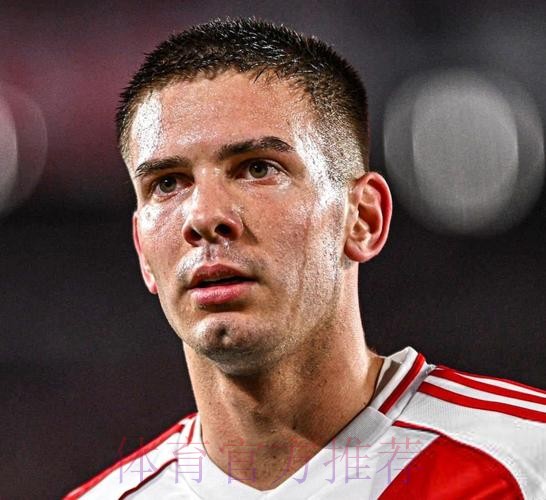 罗马诺:皇马引援名单有阿方索 管理层有人很喜欢他